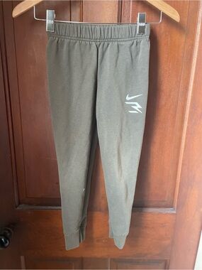 Nike boys size 7 sweatpants